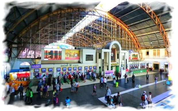 Hua Lamphong Railway Station in Bangkok - view from the second floor to the lobby