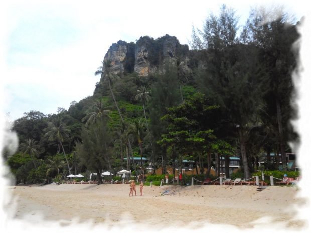 Hotel Centara Beach (Pai Plong beach). A view of the coastal cliffs and trees
