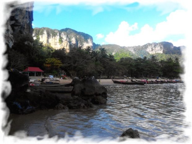 Tonsai Beach (Railay). Zone in the northern part of the beach in the shadow of the rocks